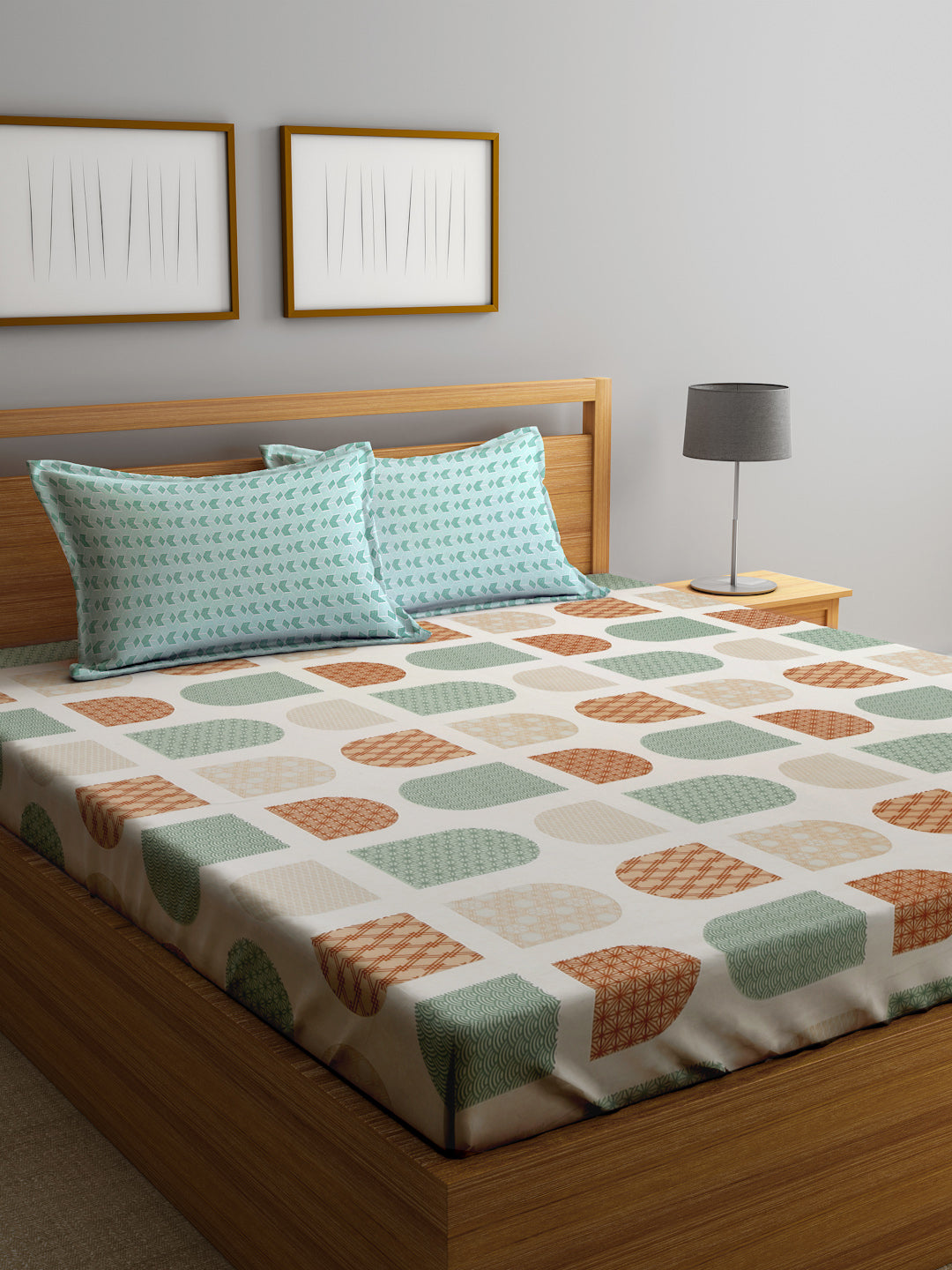 Klotthe Multicolor Geometric 300 TC Cotton Blend Fitted Double Bedsheet Set in Book Fold Packing
