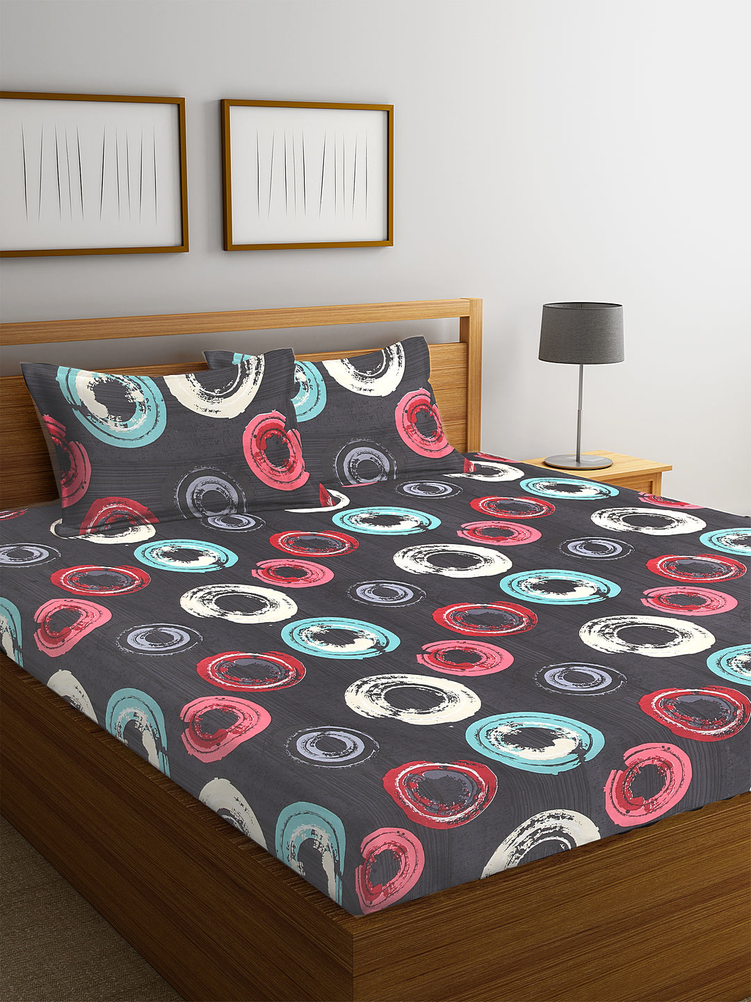 KLOTTHE Multi Polycotton Geometric King Size BedSheet  With Two Pillow Covers (250X225 cm)