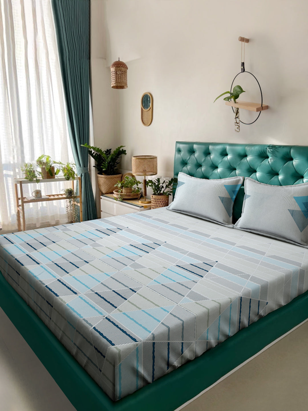 Klotthe Multicolor Geometric 400 TC Pure Cotton Super King Double Bedsheet with 2 Pillow Covers (270X270 cm)