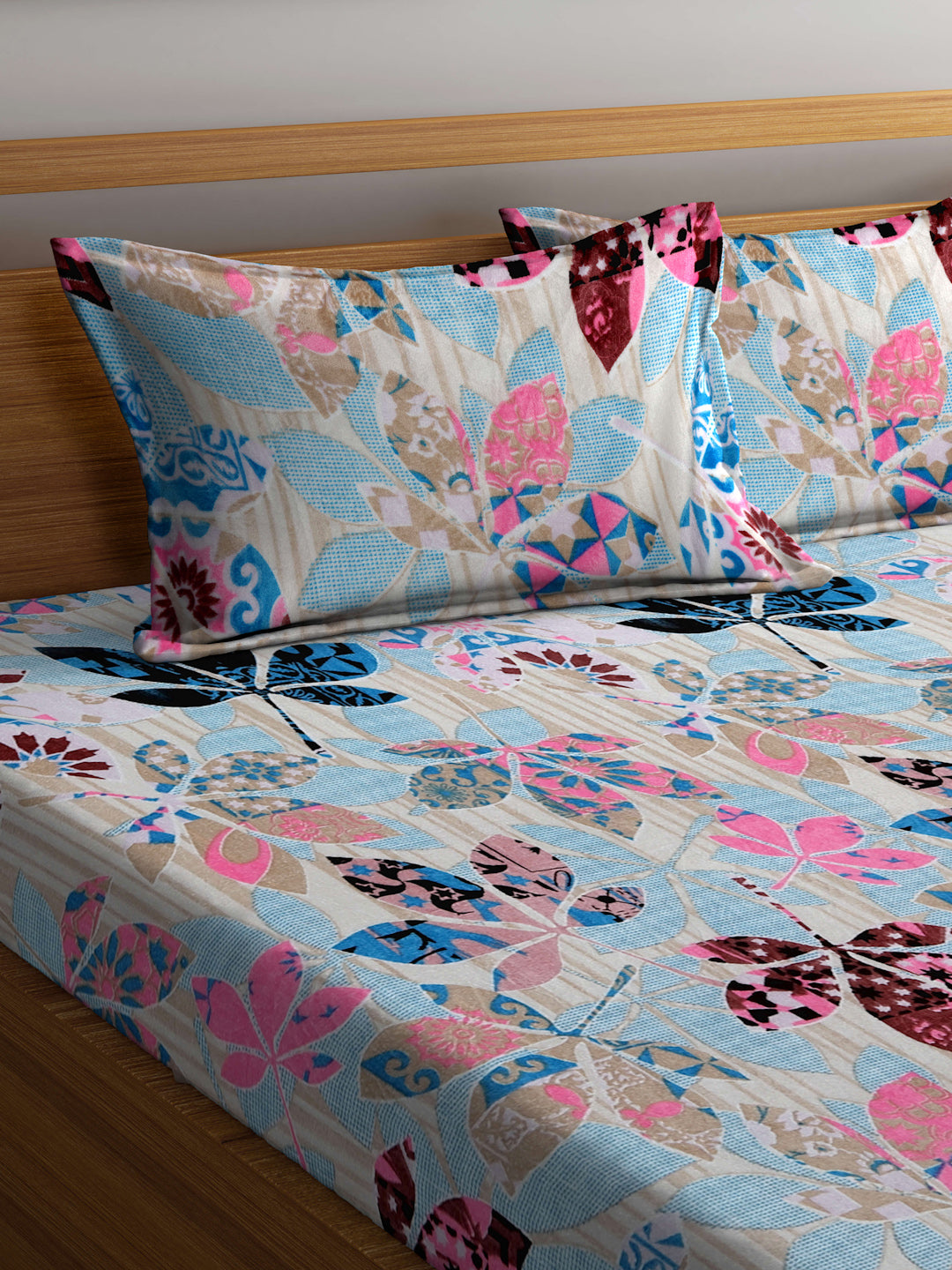 Klotthe Multi Printed Woolen Double Bed Sheet with 2 Pillow Covers