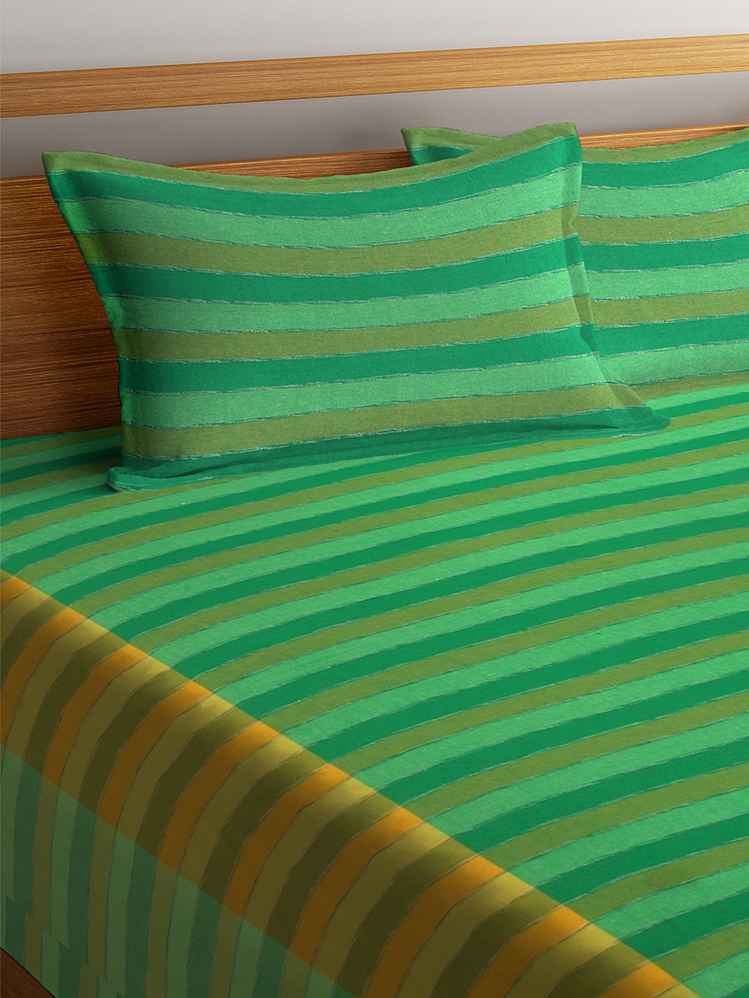 KLOTTHE Set of Two Green Cotton Woven Design Double King Bed Covers With 4 Pillow Covers (250X225 cm)