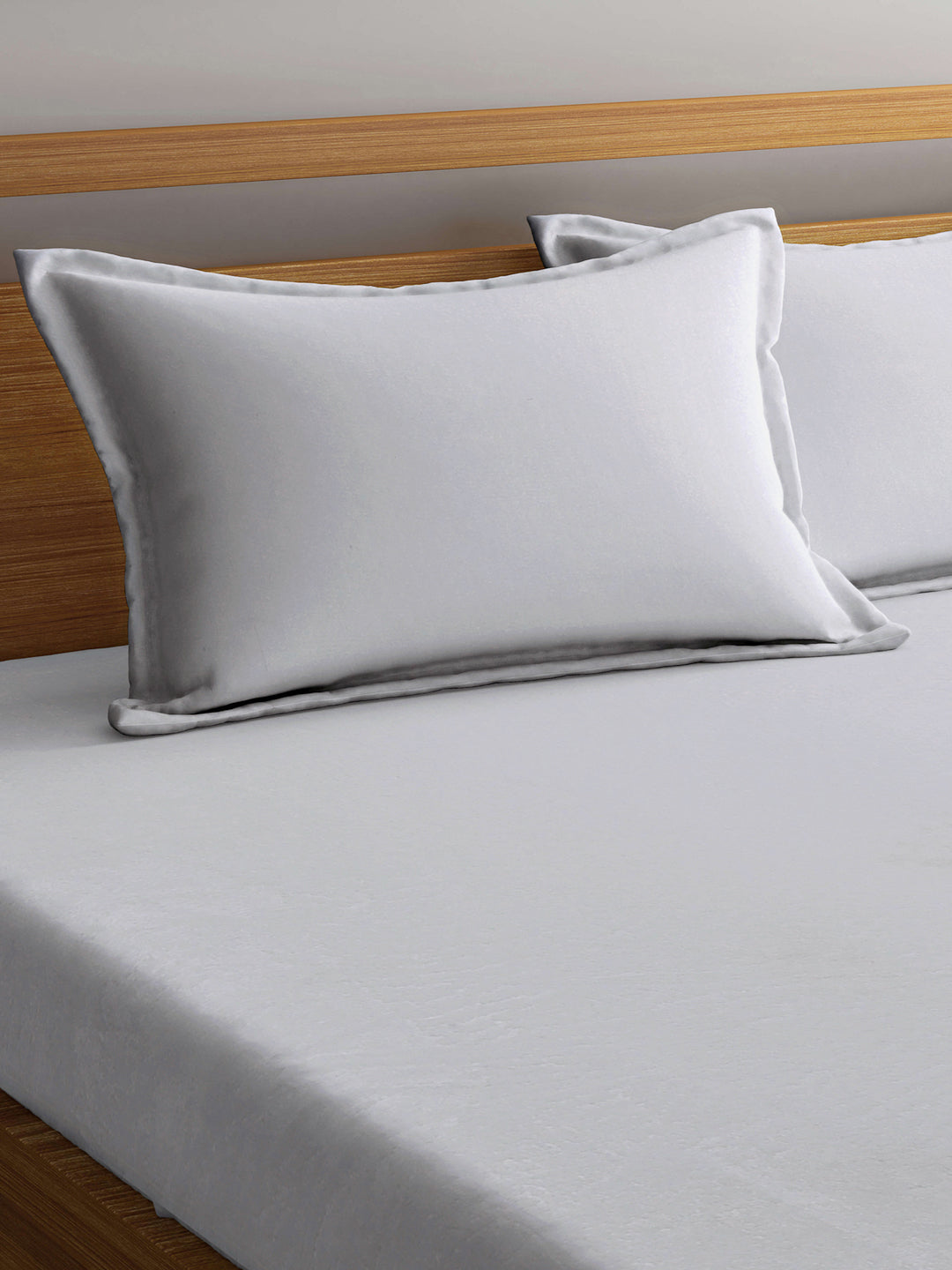Klotthe White Solid Woolen Double Bed Sheet with 2 Pillow Covers