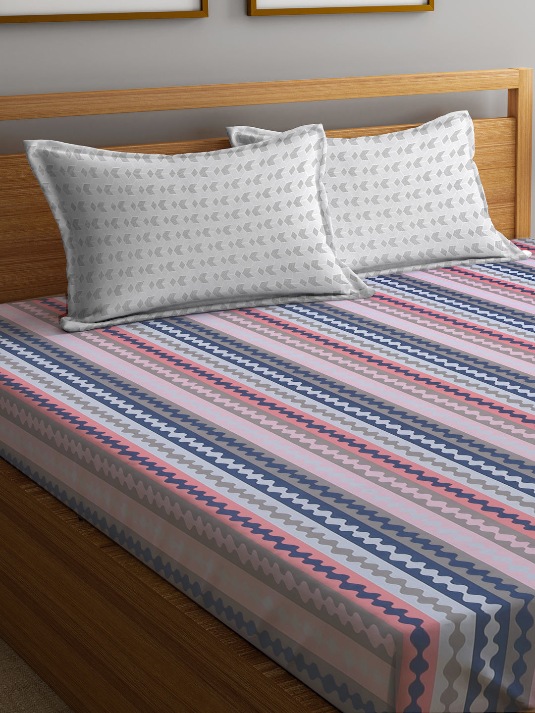 Klotthe Multicolor Abstract 300 TC Cotton Blend Fitted Double Bedsheet Set in Book Fold Packing