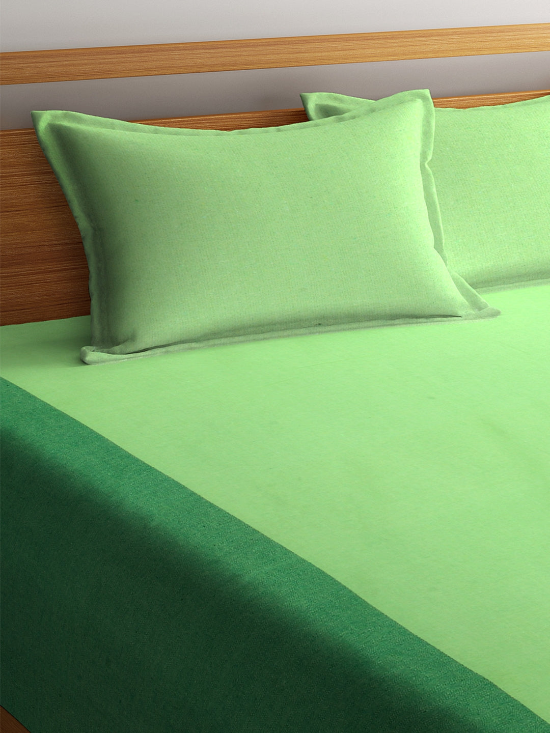 100% Cotton King Size Handwoven Bed Cover with Two Pillow Covers by KLOTTHE® (Green)